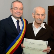 Primăria a premiat un clujean de 100 de ani